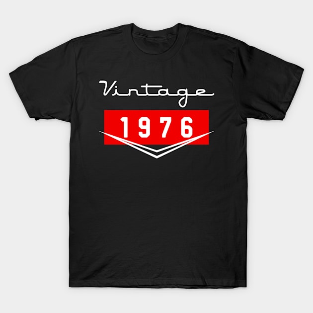 44th Birthday 44 Years Old 44th Vintage Retro 1976 Birthday T-Shirt by CreativeShirt